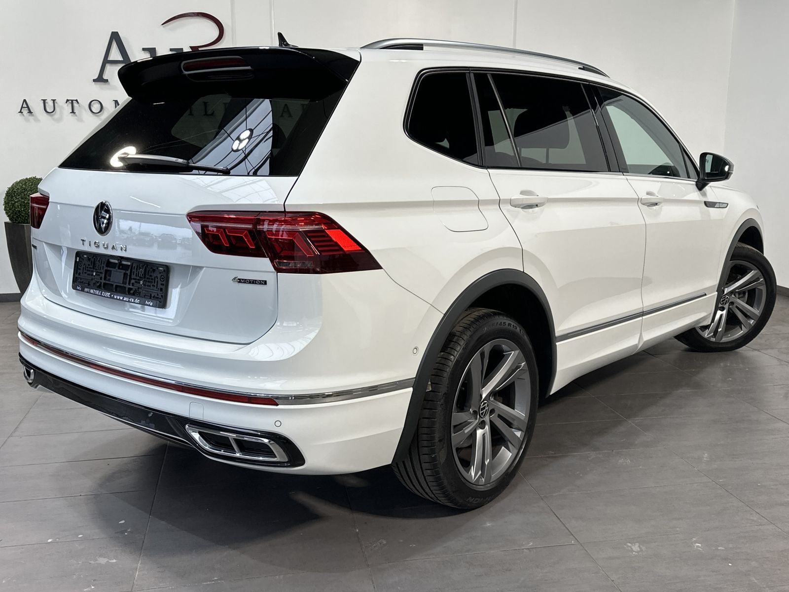 Fahrzeugabbildung Volkswagen Tiguan Allspace R-Line 4M NAV+LED+HEAD-UP+AHK+VC