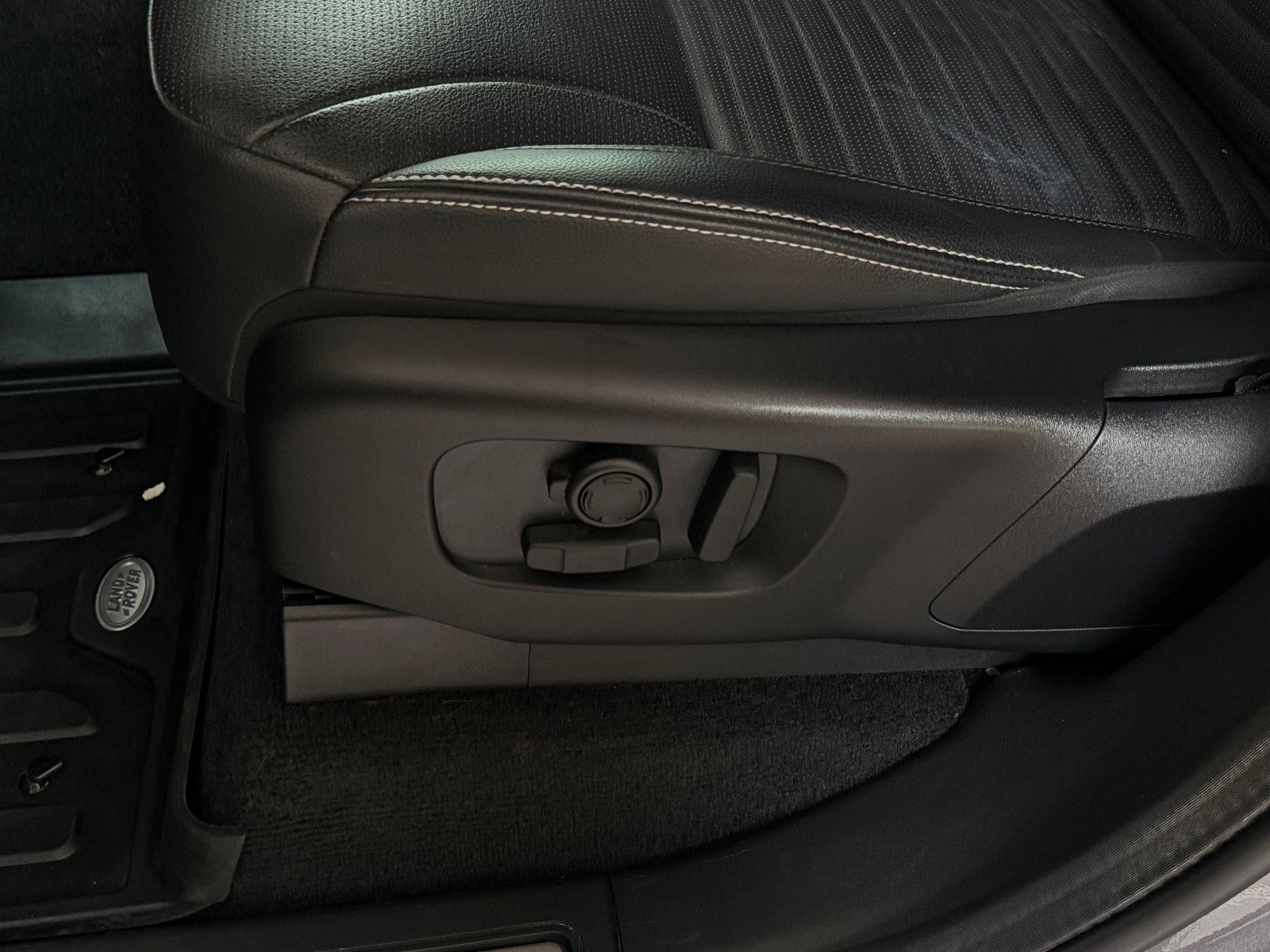 Fahrzeugabbildung Land Rover Discovery 5 R-Dynamic /PANO/MERIDIAN/360°KAM/MEM