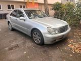 Mercedes-Benz Merecede  c220cdi - Mercedes-Benz C 220 aus 2000: Cdi