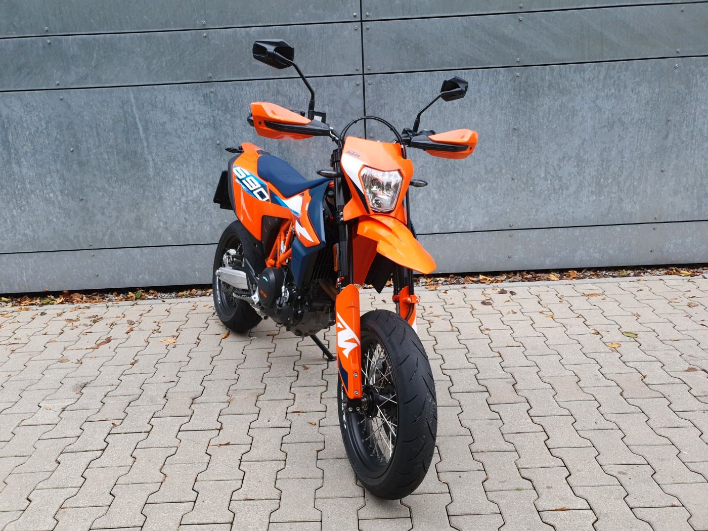 Fahrzeugabbildung KTM 690 SMC-R 2024