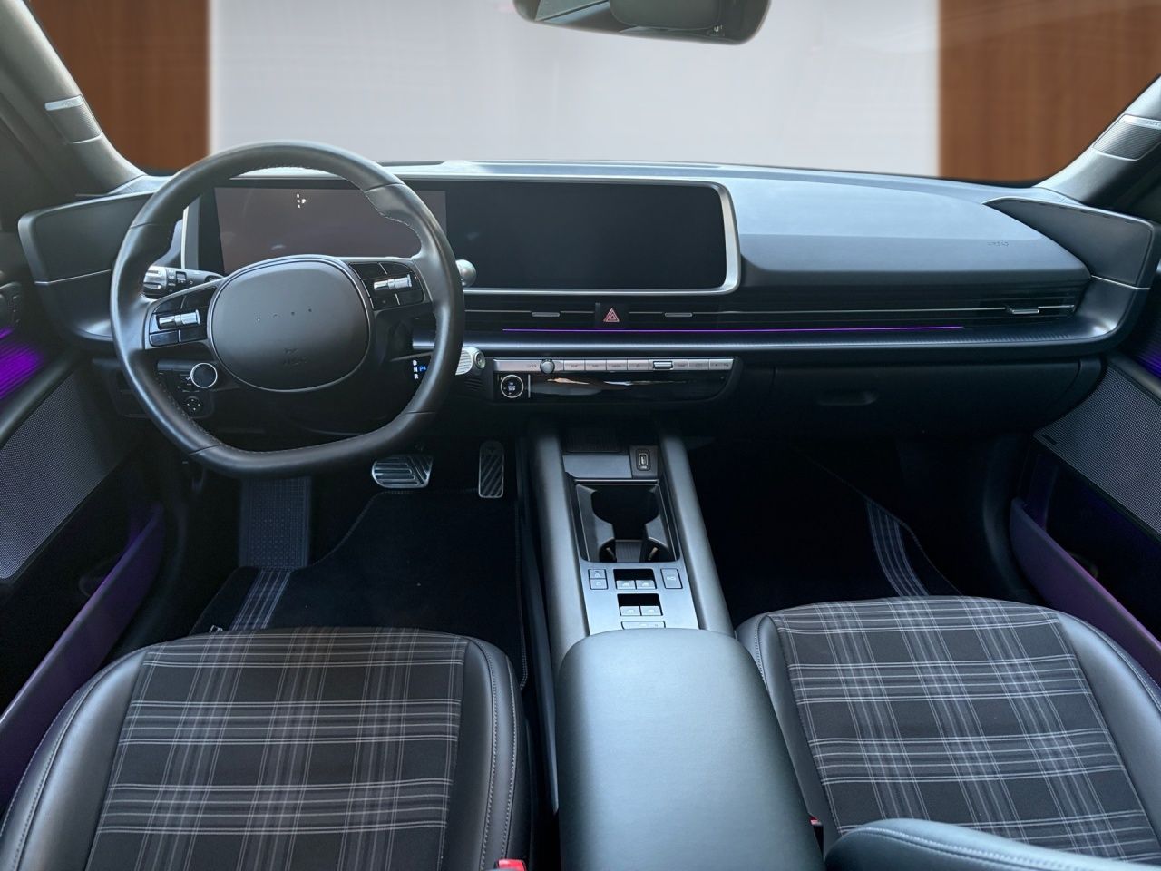 Fahrzeugabbildung Hyundai IONIQ 6 First Edition *77,4kWh*4WD*SHZ*LHZ*NAVI*