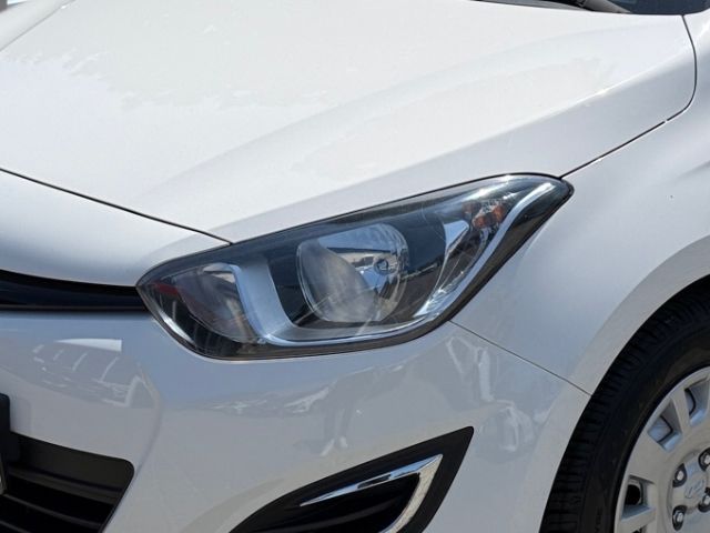 Fahrzeugabbildung Hyundai i20 FIFA World Cup Edition 1.2 +RADIO+CD+SERVOLE