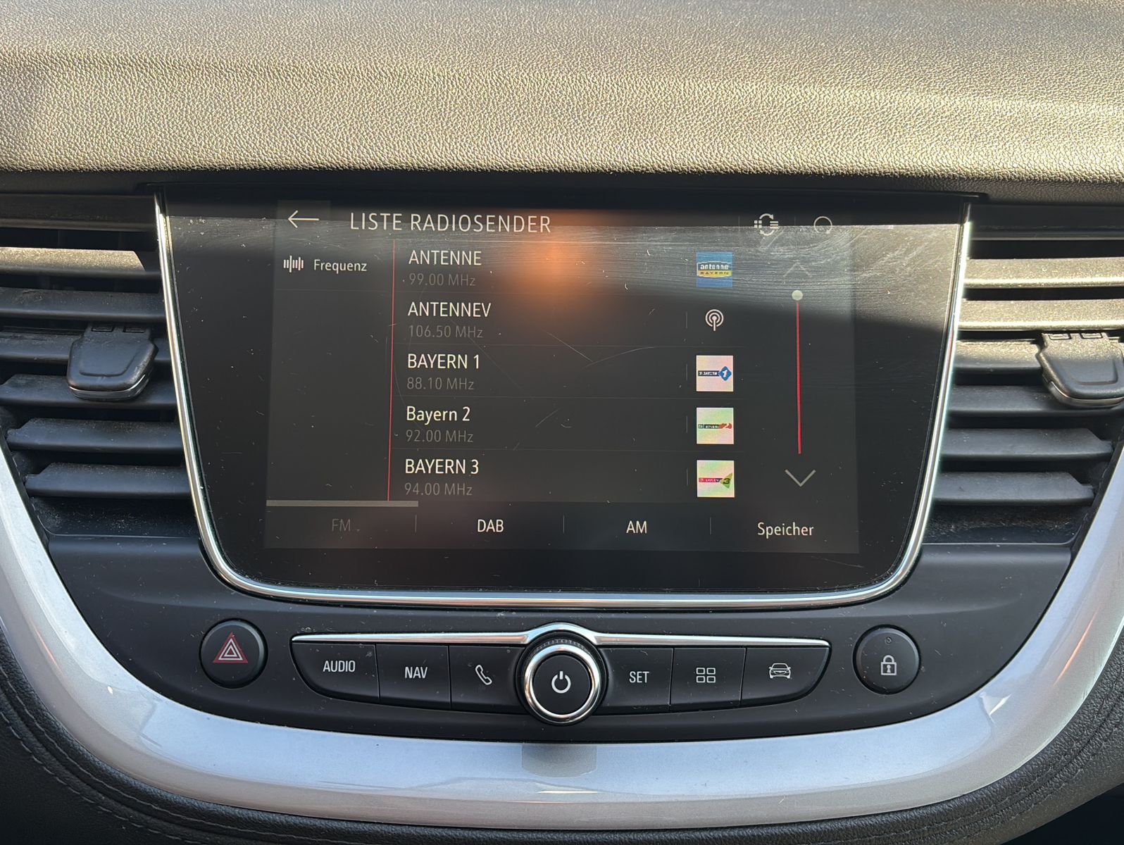 Fahrzeugabbildung Opel Grandland X 1.2 Turbo 96kW Edition Auto
