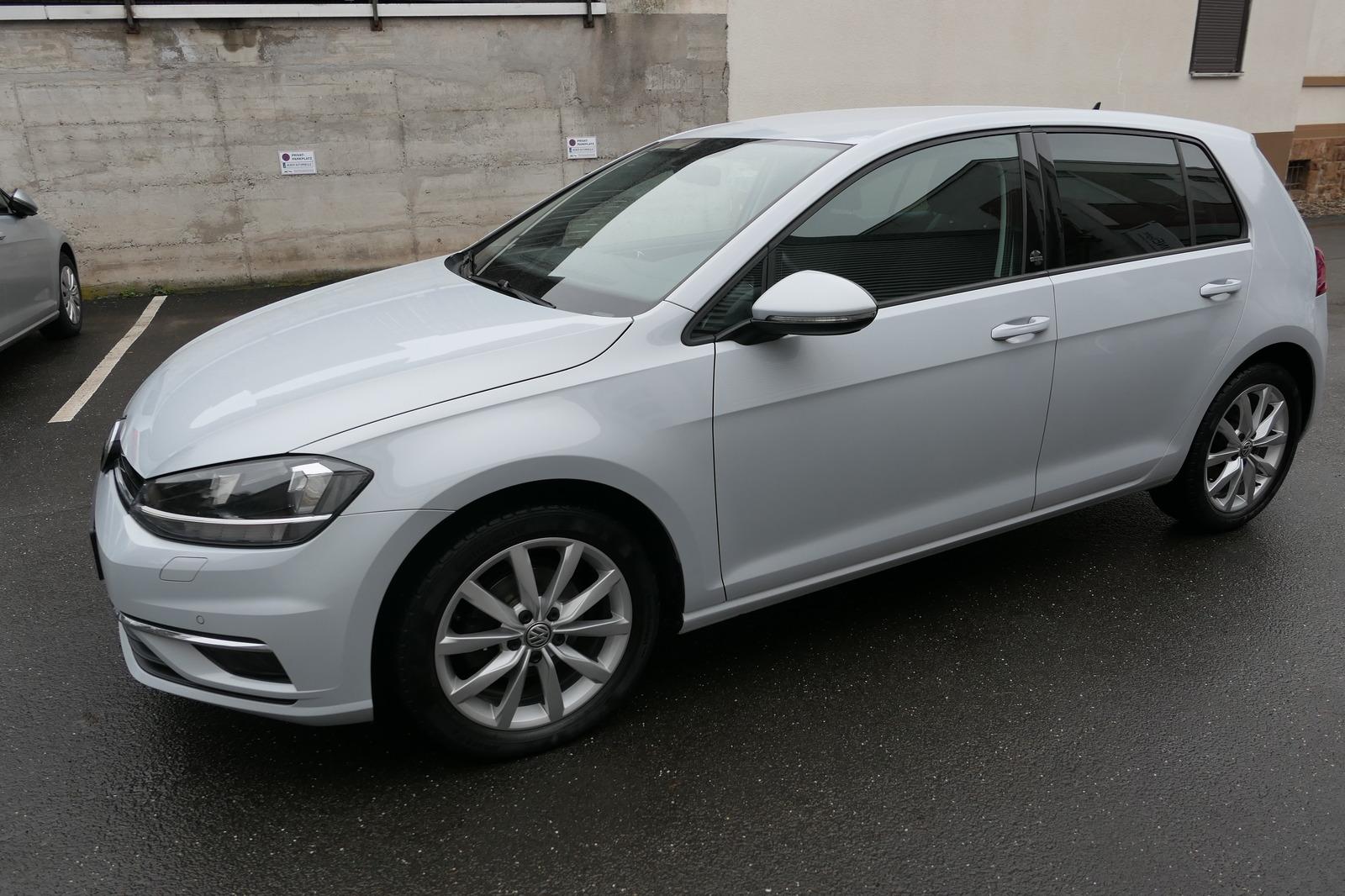 Volkswagen Golf VII Sound  39700 km! SHZ! BT! NAVI! APP!
