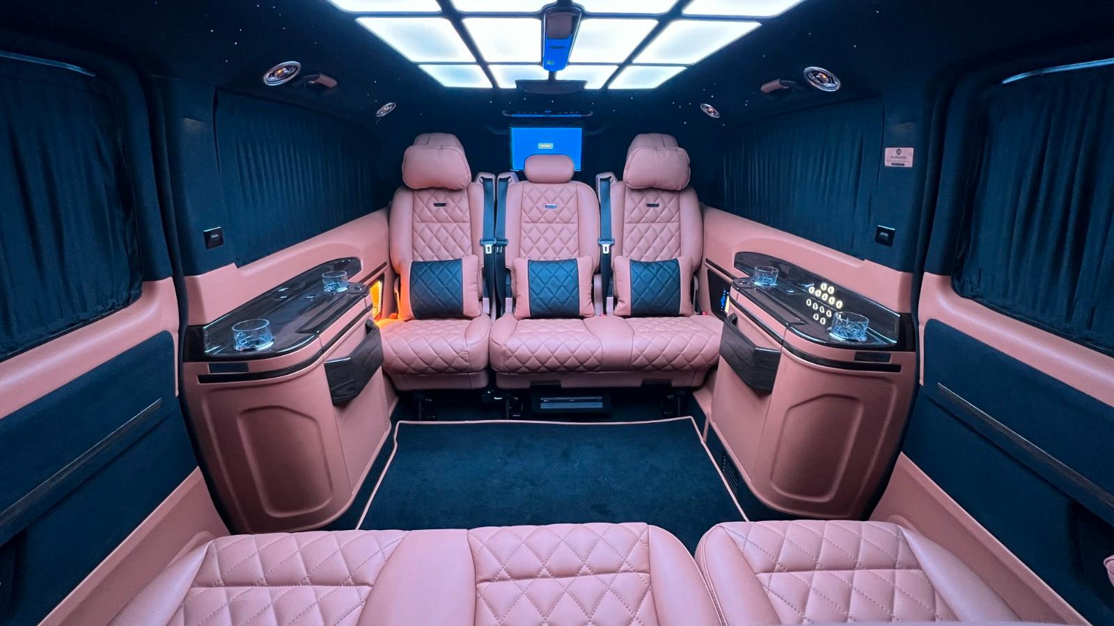 Mercedes-Benz V300 AMG 4Matic 8 Echtleder Sitze *VIP Shuttle*