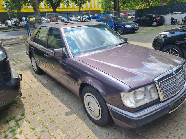 Mercedes-Benz 220 E 124 -OLDTIMER-Automatik