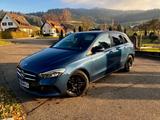 Mercedes-Benz B 220 d - Panorama Schiebedach, Anhängerkupplung - blaue Mercedes-Benz B 220