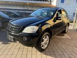 Mercedes-Benz ML 320 CDI 4MATIC - schwarze Mercedes-Benz ML 320