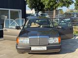 Mercedes-Benz E 200 Langjährige Besitz/Kein TÜV/Schiebedach - gebrauchte Mercedes-Benz E 200 aus dem Jahr 1990