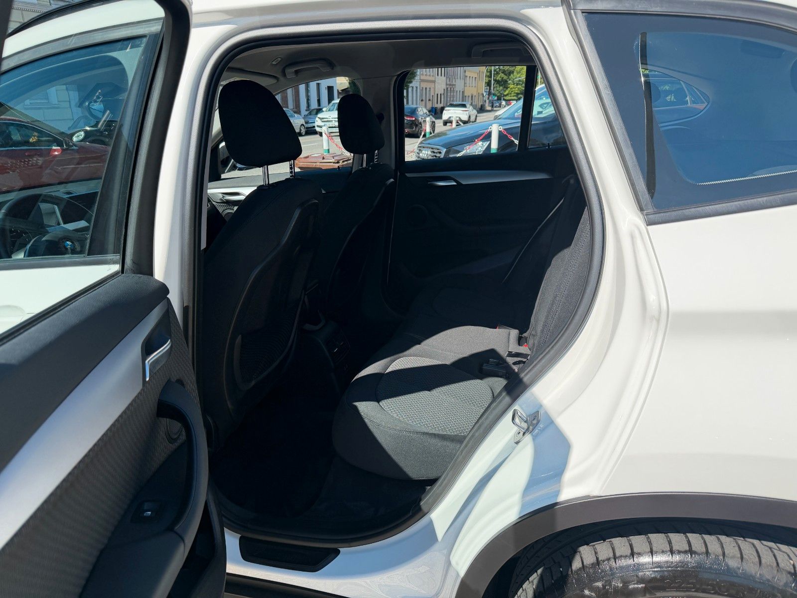 Fahrzeugabbildung BMW X1 sDrive 18 i NAVI LED KAMERA AUTOMATIK 8-FACH