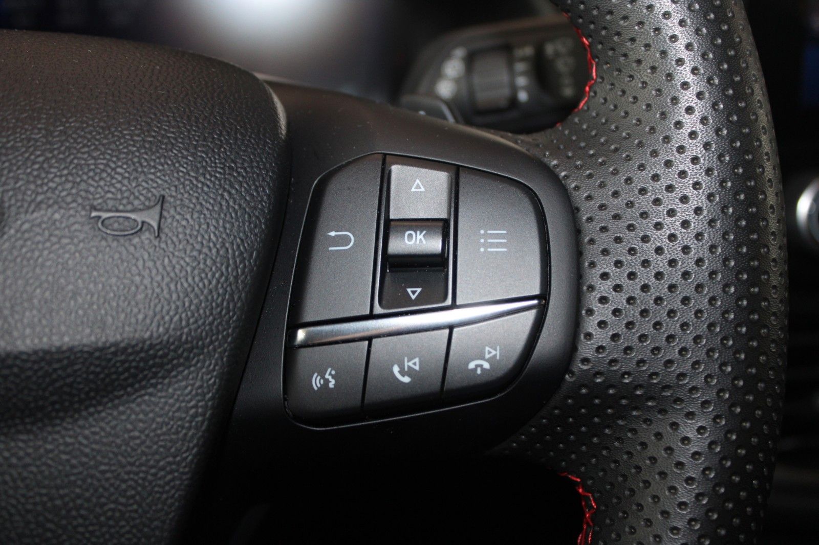 Fahrzeugabbildung Ford Puma MHEV ST-Line Automatik LED NAVI DAB WinterP