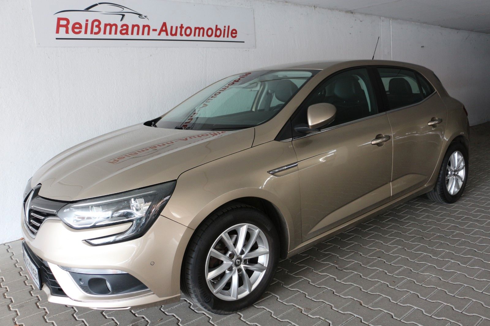 RENAULT Megane