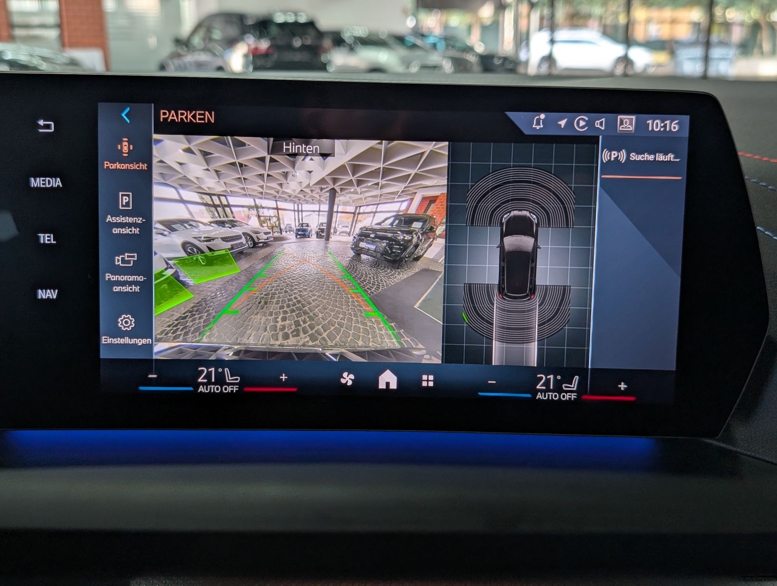 Fahrzeugabbildung BMW 118 d M Sport SHADOW PANO KAM LEDER APP LED 18"