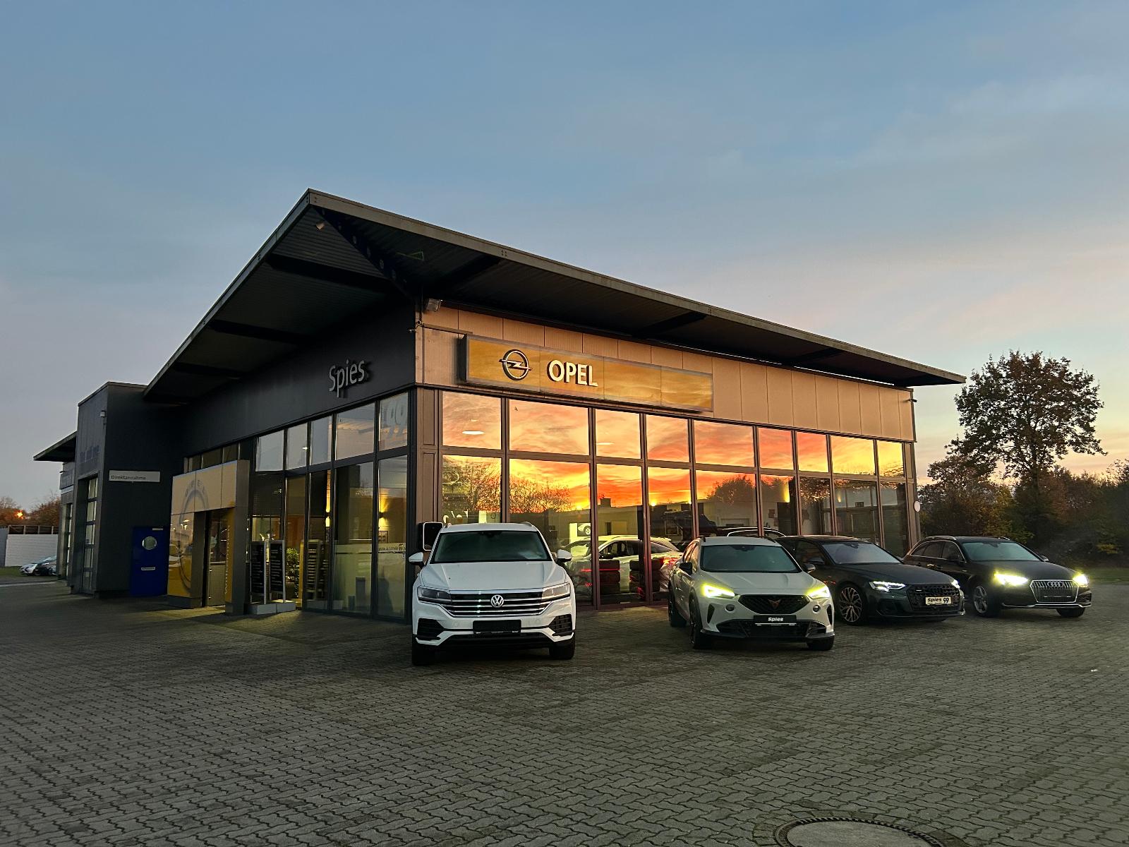 showroom-image-top