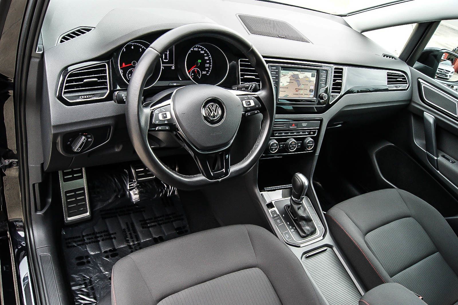 Fahrzeugabbildung Volkswagen Golf VII Sportsvan 14TSI DSG SOUND PLUS ACC NAVI