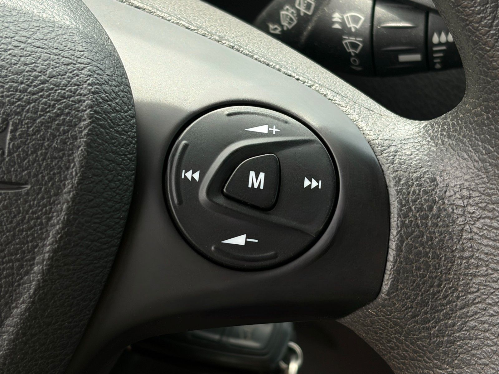 Fahrzeugabbildung Ford Tourneo Connect 1.0 EB Trend Klima Zahnr. neu