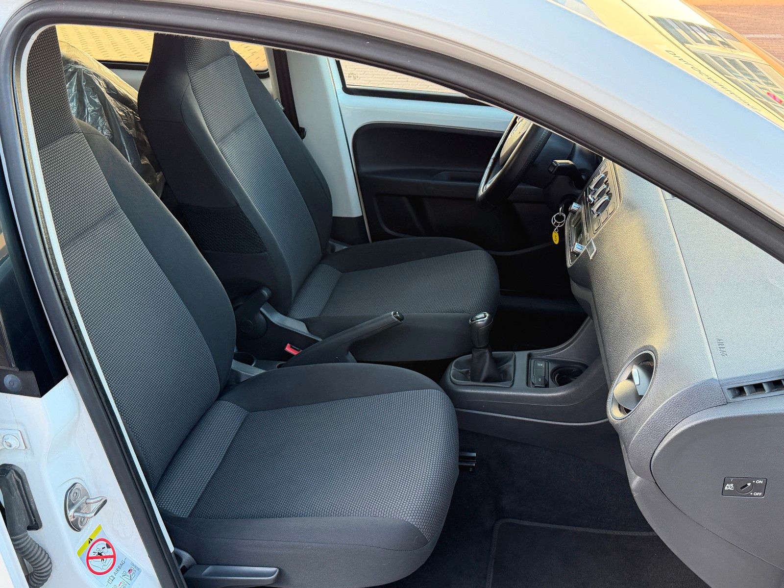 Fahrzeugabbildung SKODA Citigo 1.0 Elegance *Panorama*Sitzhzg*8fach*PDC*