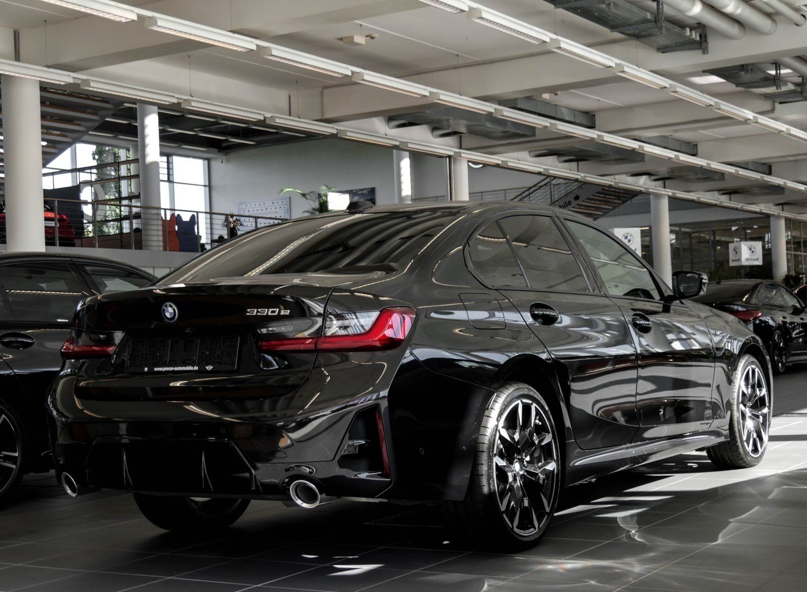 BMW 330 - Bild 2