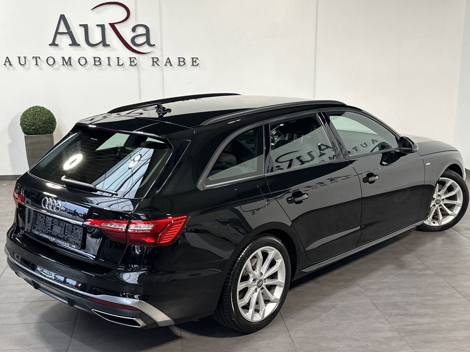 Fahrzeugabbildung Audi A4 Avant 40 TFSI S-Line NAV+LED+AHK+VCOCKPIT+ACC