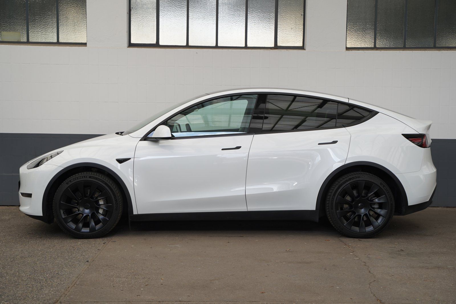 Tesla Model Y Standard Range RWD 20-Zoll AHK foto 3