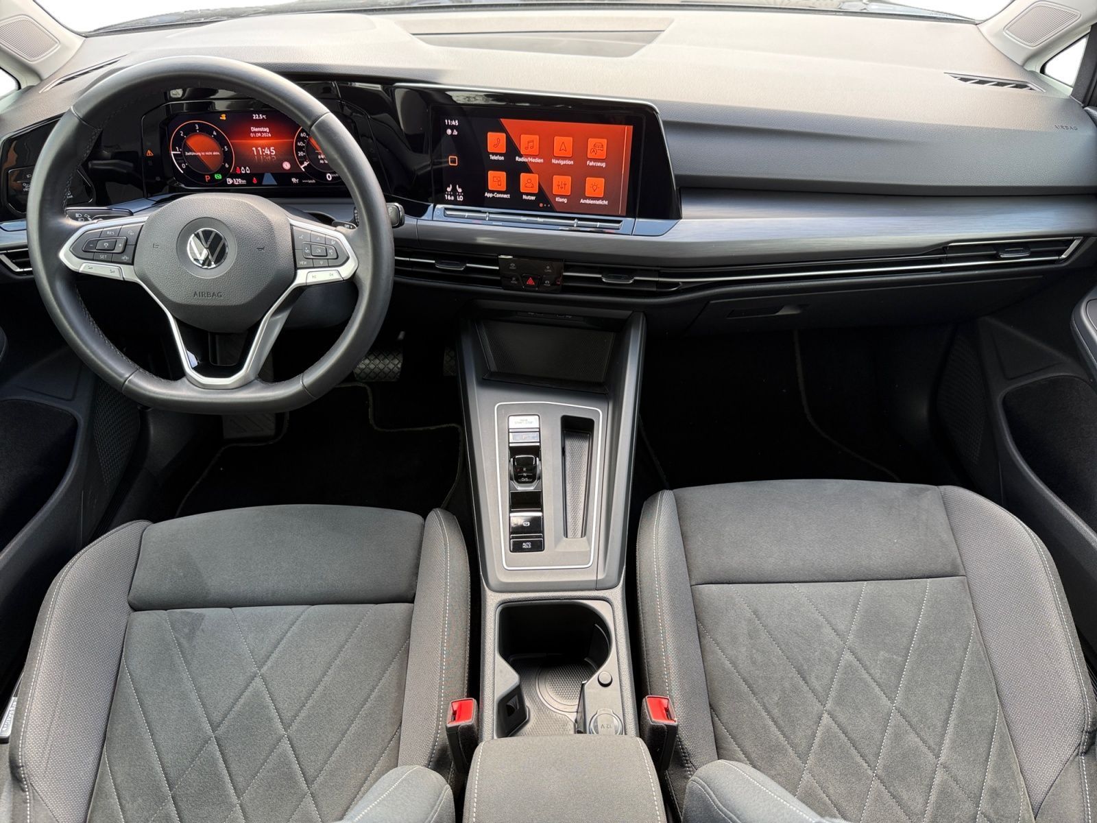 Fahrzeugabbildung Volkswagen Golf VIII 2.0 TDI Style AHK MATRIX-LED