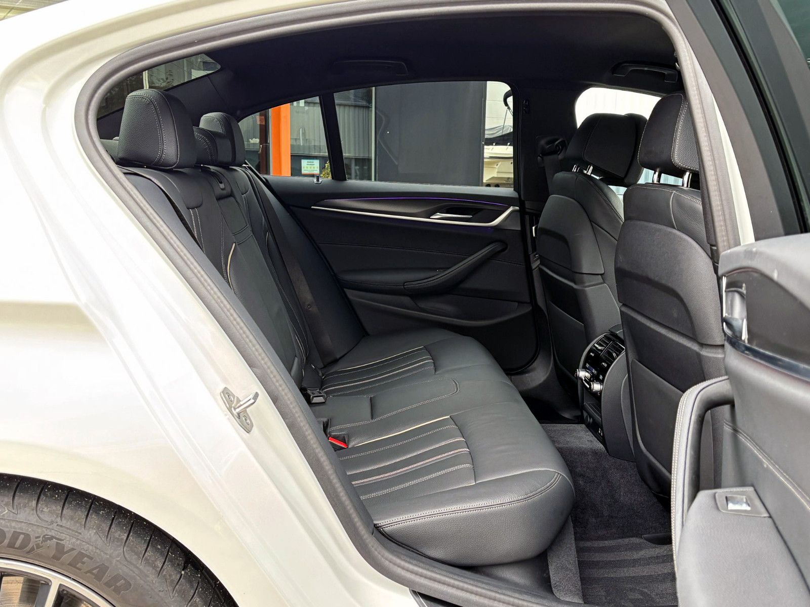 Fahrzeugabbildung BMW 520d Steptr. Limo M-Sport ACC KAM AHK LED SHZ