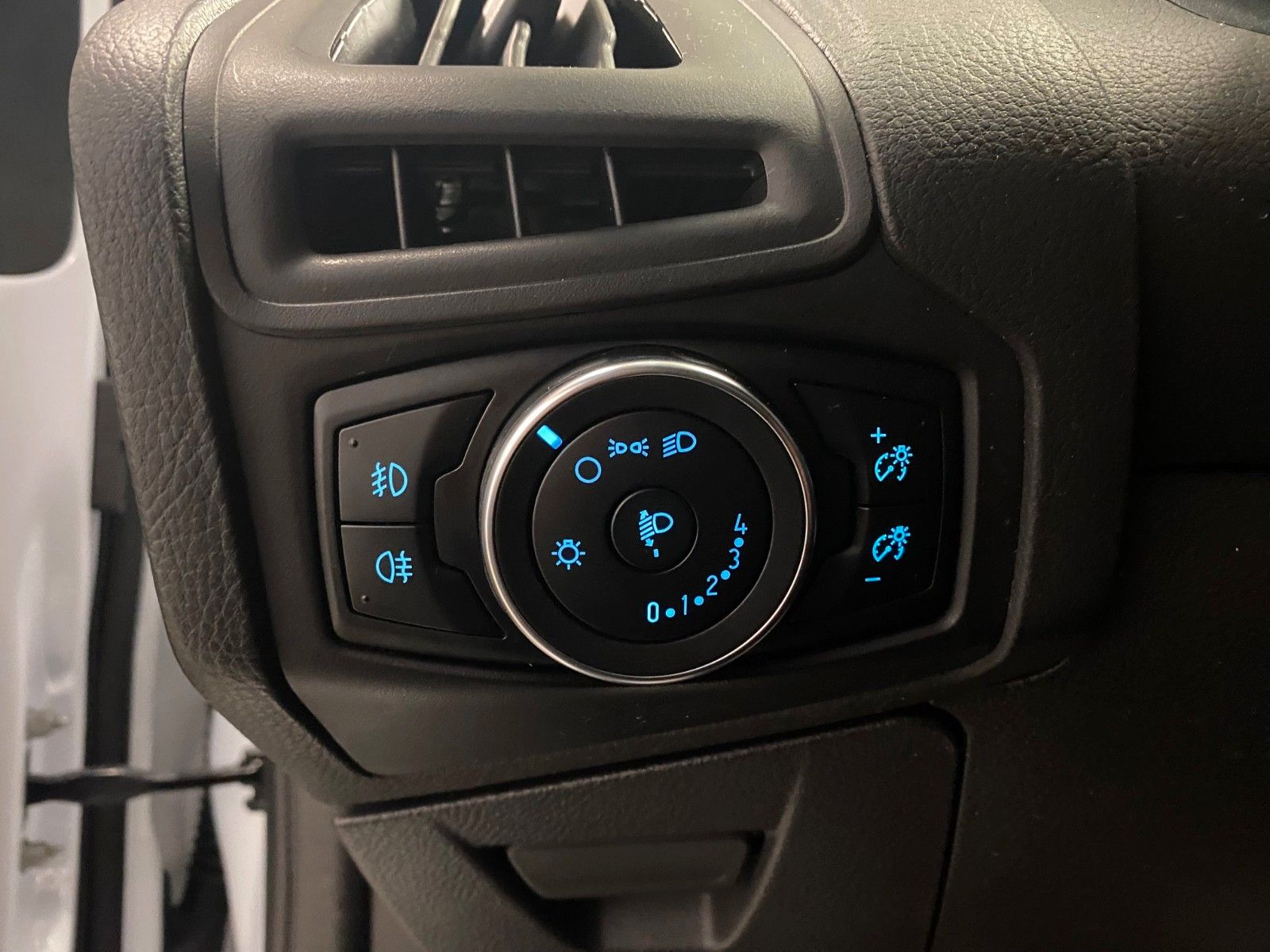 Fahrzeugabbildung Ford Focus 1.0 EcoBoost Business Turnier+NAVI+PDC+ALU