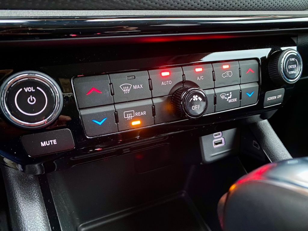 Fahrzeugabbildung Jeep Compass 1.5 Autom. Night Eagle AAC SHZ CARPLAY