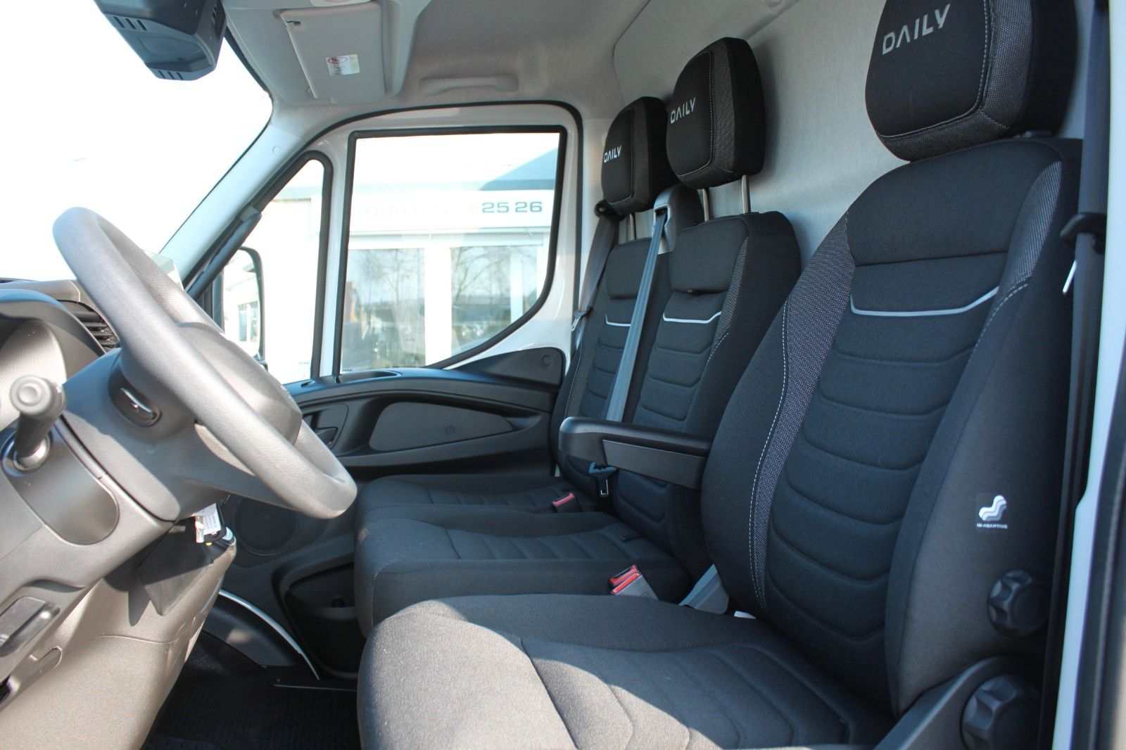 Fahrzeugabbildung Iveco 70C18HA8/P Koffer/LBW/Luftfeder