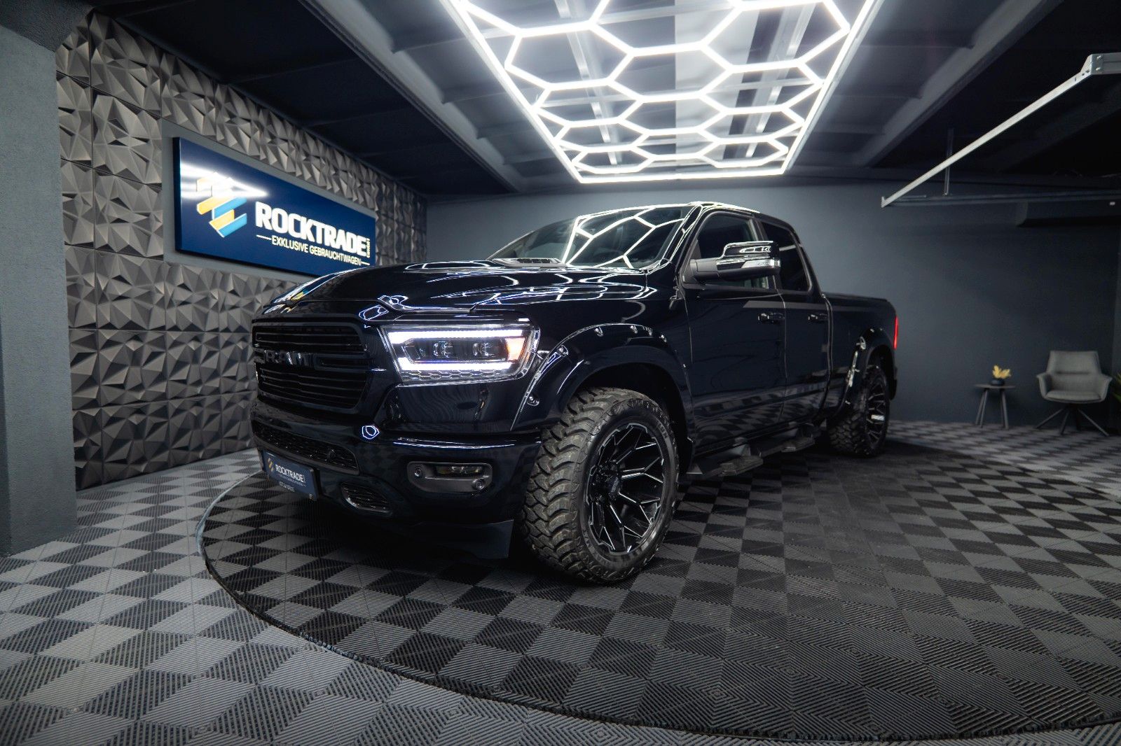 Fahrzeugabbildung Dodge RAM 5.7 V8 HEMI 4x4 Night LARAMIE LONGBED 19%