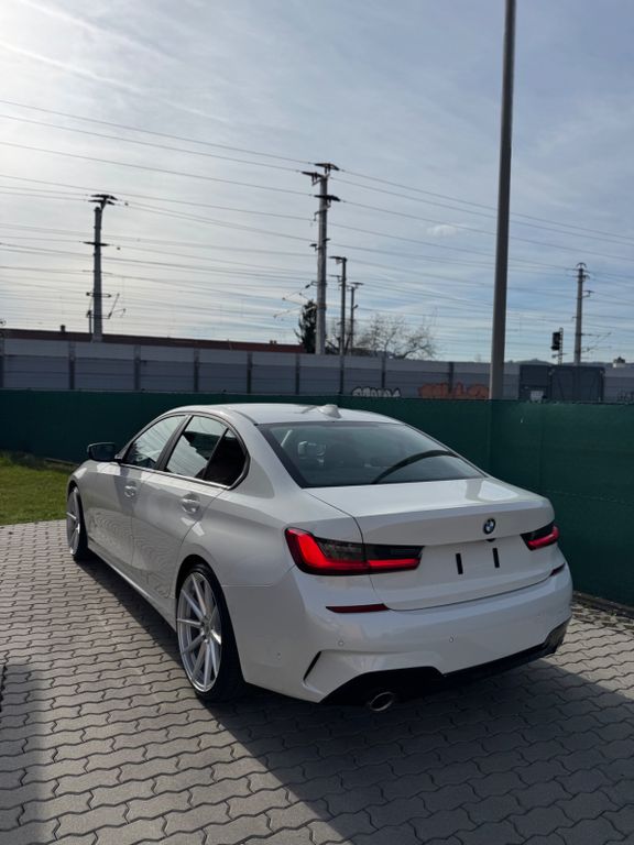 Image of BMW 330
