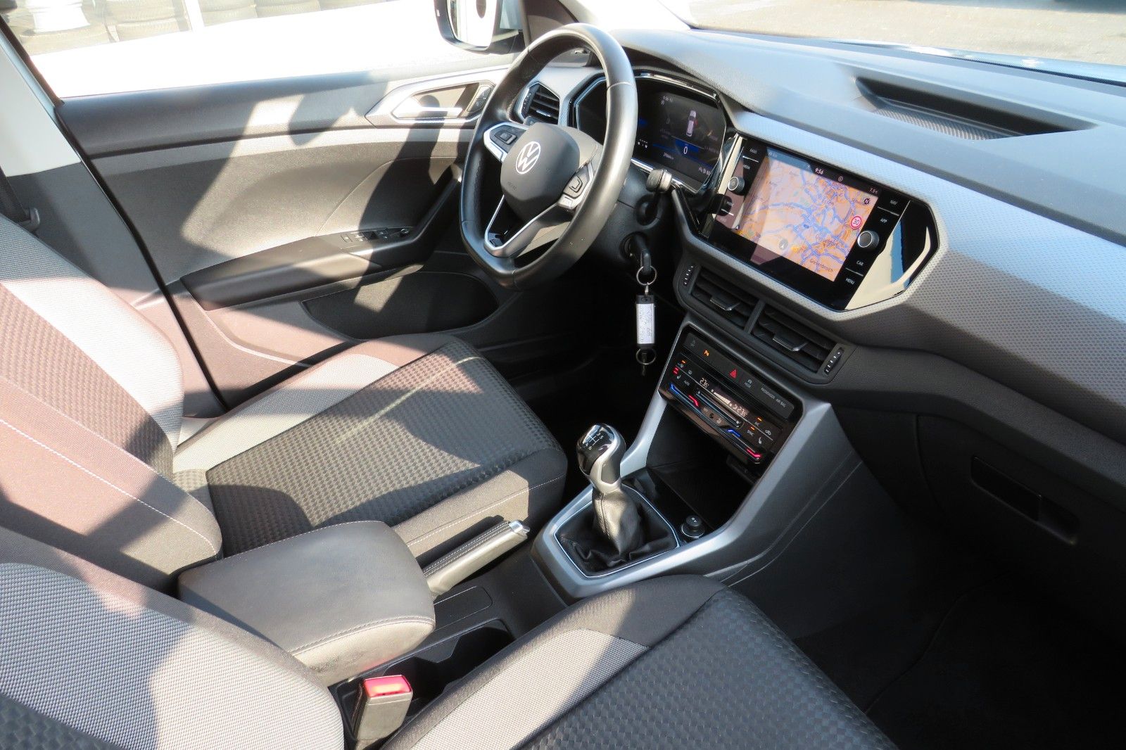 Fahrzeugabbildung Volkswagen T-Cross Active ACC NAVI APP GJ SITZH. PDC 1HD