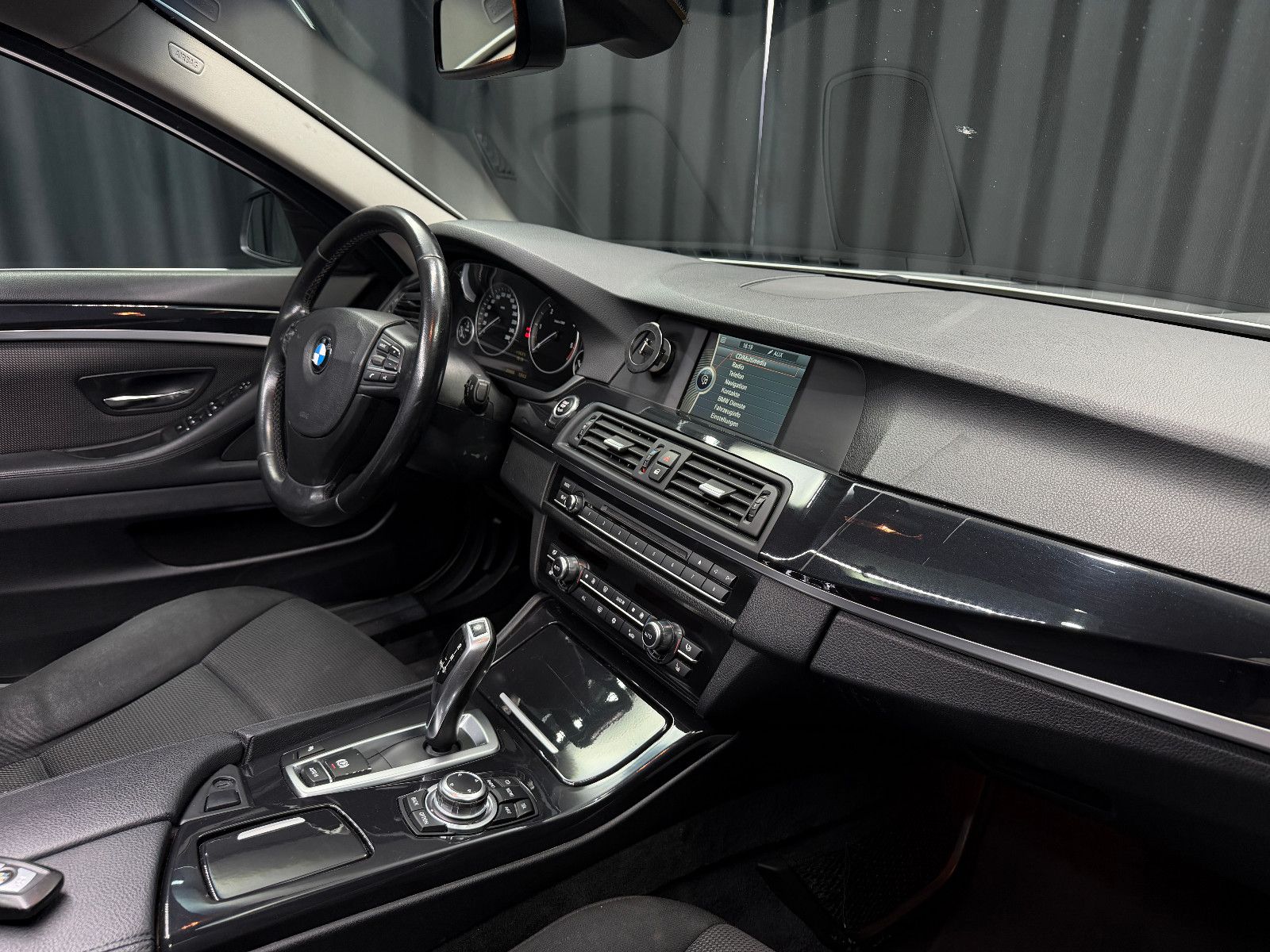 Fahrzeugabbildung BMW 530d Limousine |AUTOMATIK|PANO|NAVI|PDC