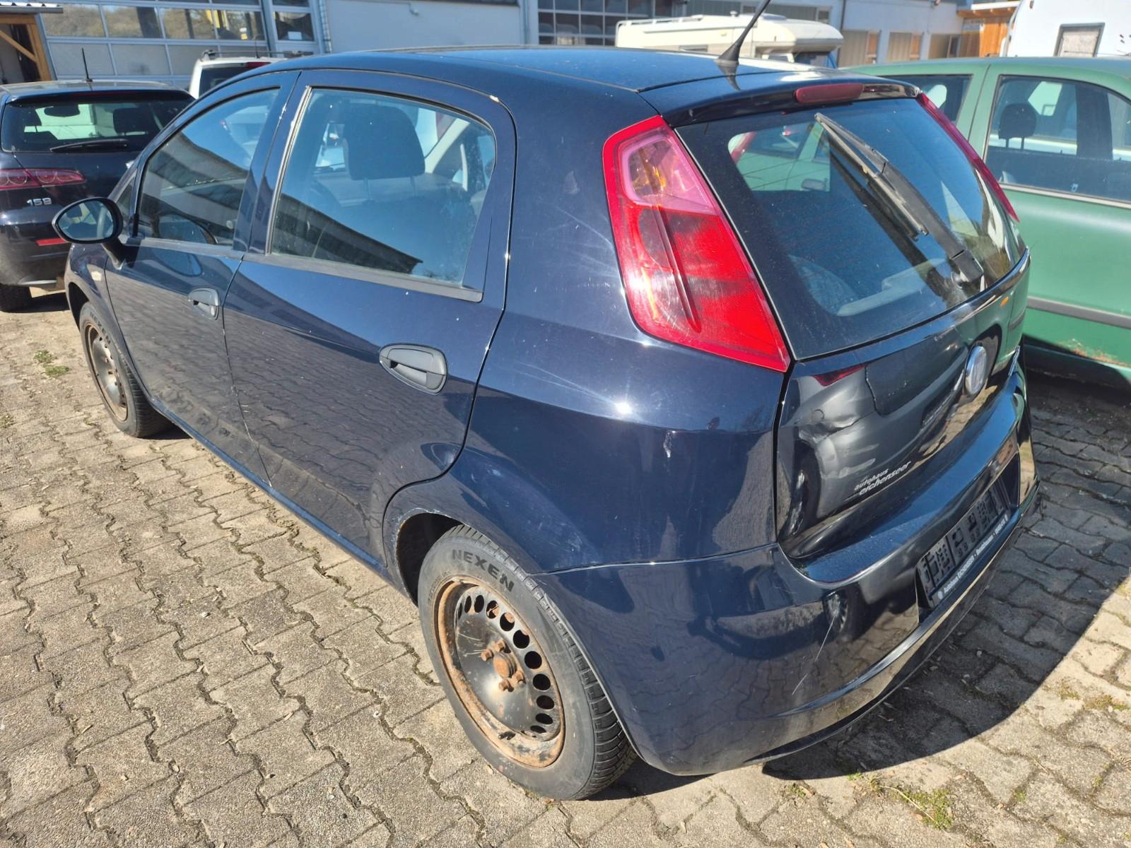Fiat Grande Punto 1.2 8V Basis dunkelblau