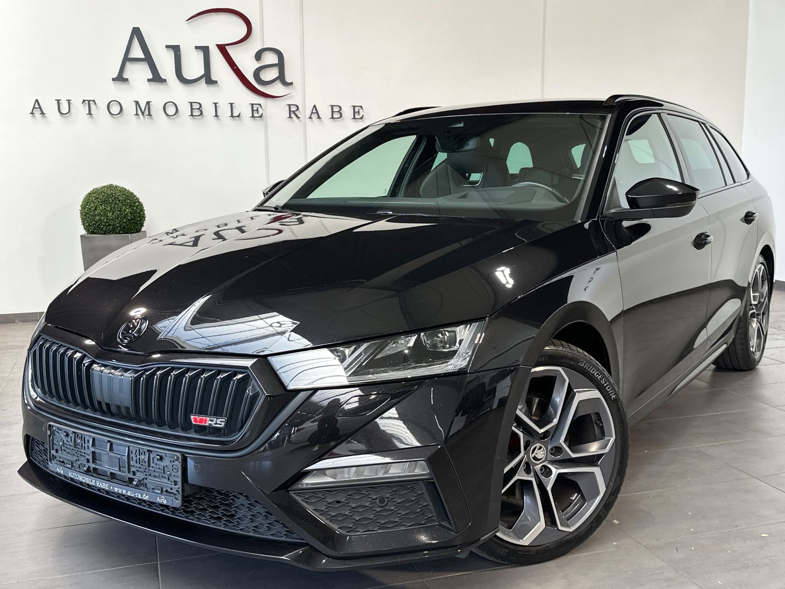 Fahrzeugabbildung SKODA Octavia Combi RS 4x4 Challenge NAV+MATRIX+AHK