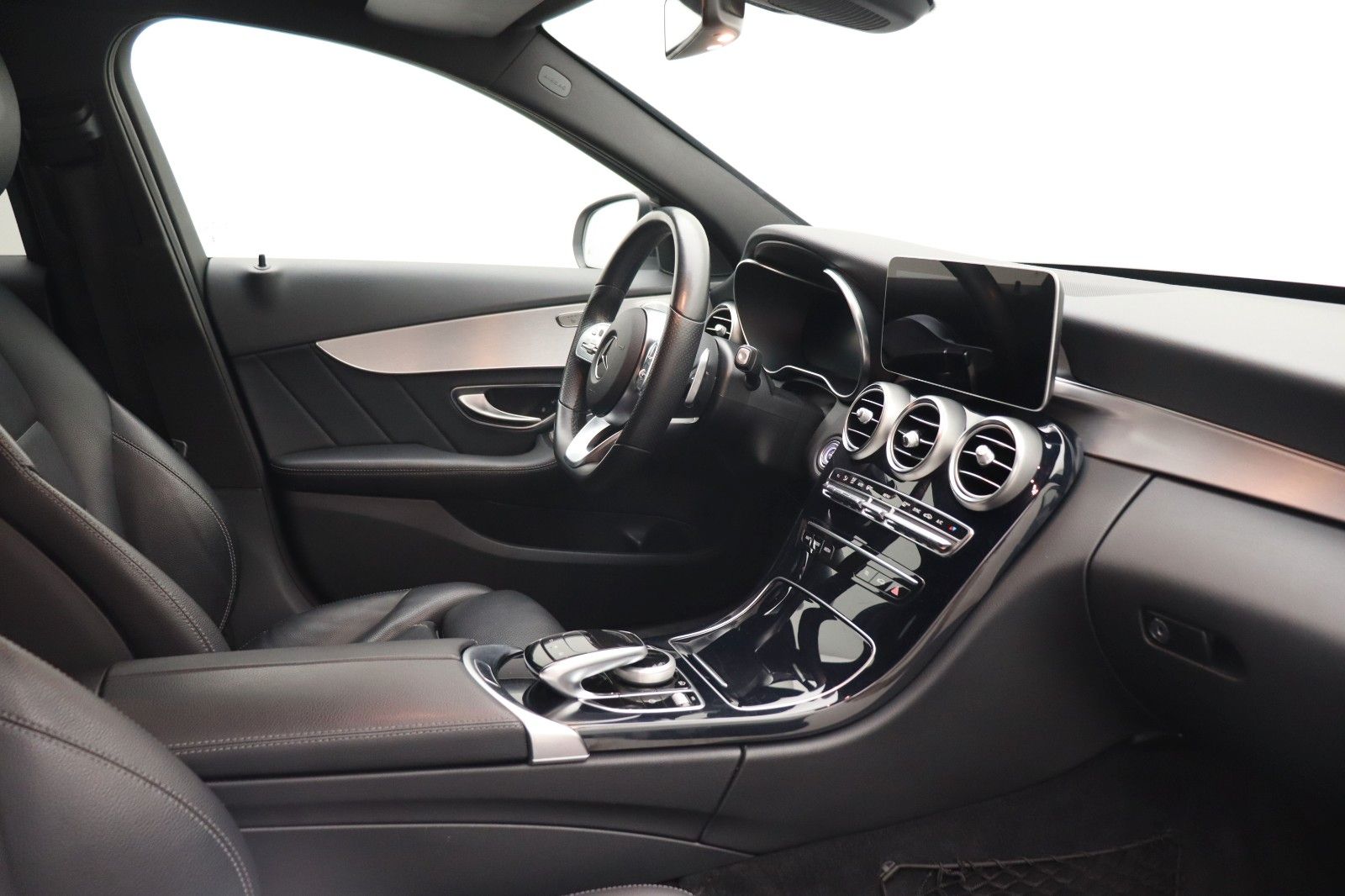 Fahrzeugabbildung Mercedes-Benz C 220d T-Modell 4Matic AMG-Line Night-Paket