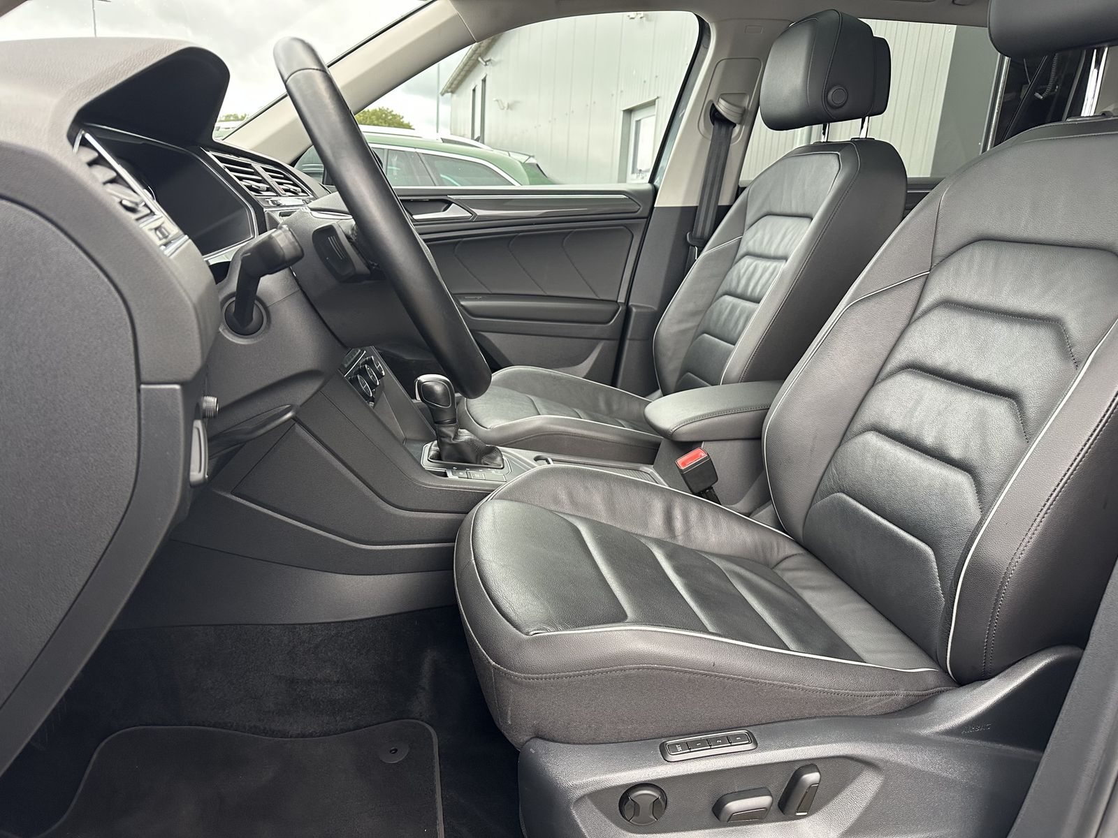 Fahrzeugabbildung Volkswagen Tiguan Allspace 1.5 TSI DSG HL NAV+LED+ACC+VCOCK