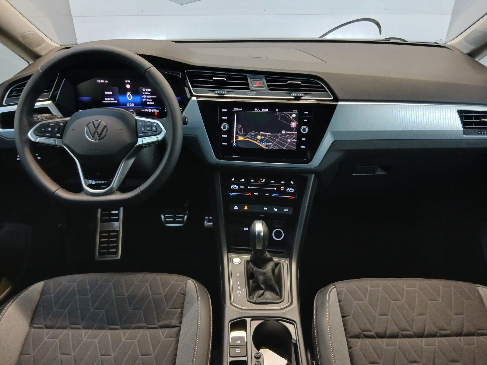 Fahrzeugabbildung Volkswagen Touran Energy 1,5 TSI DSG + AHK+Navi+LED+ Kamera