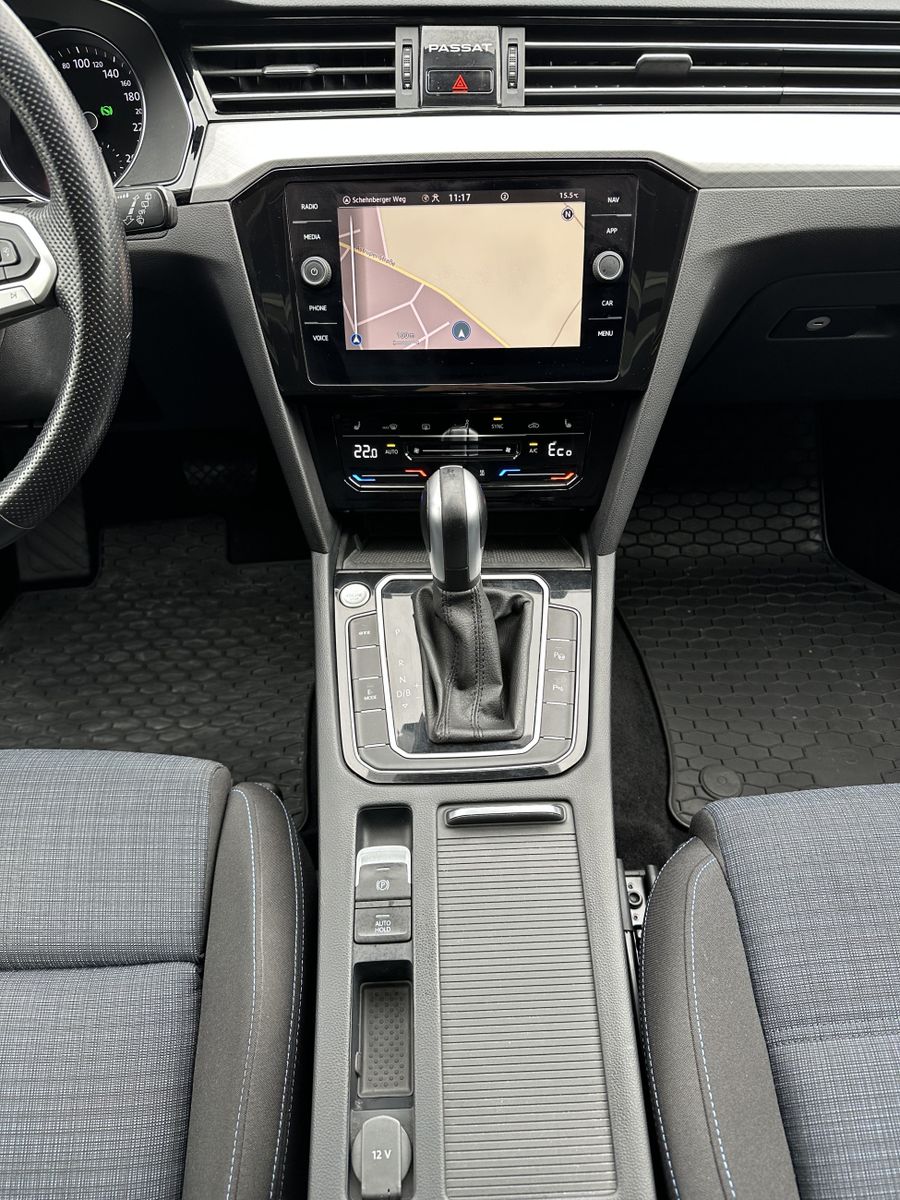 Fahrzeugabbildung Volkswagen Passat Variant GTE NAV+LED+PANO+AHK+STANDHEIZUNG