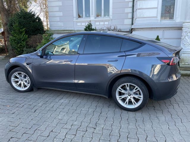 Tesla Model Y LongR. 8-Fach, Dualmotor, AHK, MWSt.