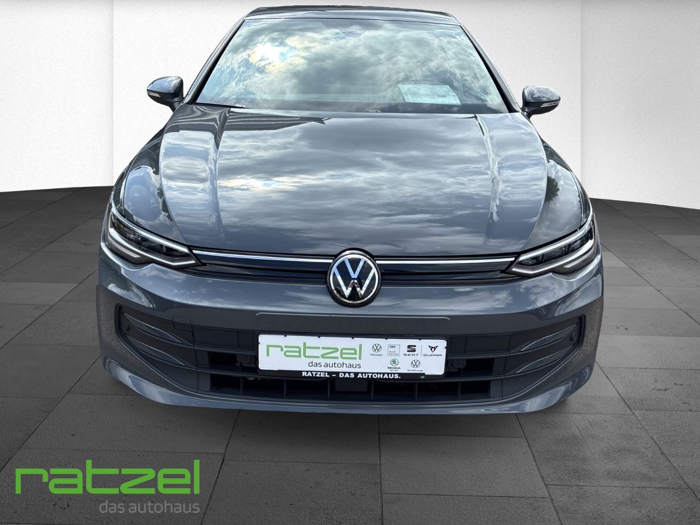 Fahrzeugabbildung Volkswagen Golf 1.5 VIII Life DSG Digitales Cockpit LED ACC
