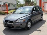 Volvo V50 Kombi 2.0 F Momentum Xenon - Volvo V50 mit Benzin-Antrieb