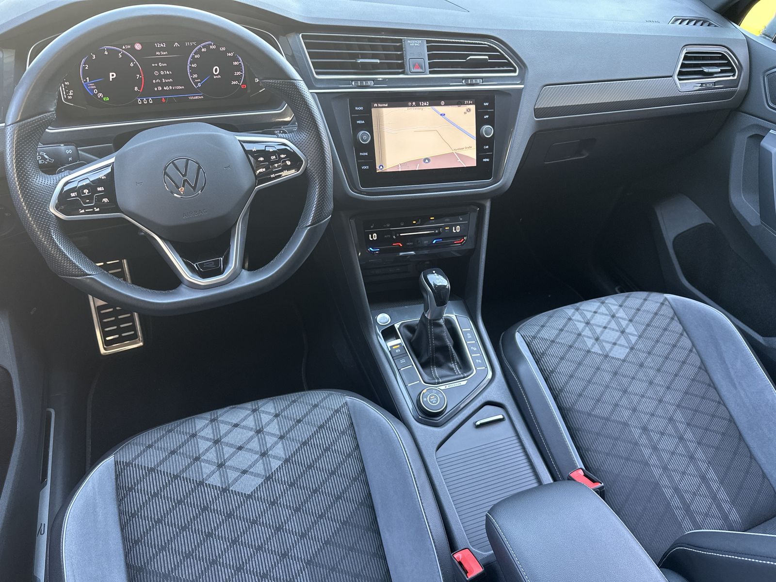 Fahrzeugabbildung Volkswagen Tiguan 4M R-Line Black NAV+MATRIX+ACC+AHK+VCOCKP