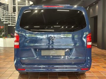 Mercedes V 220 - 8