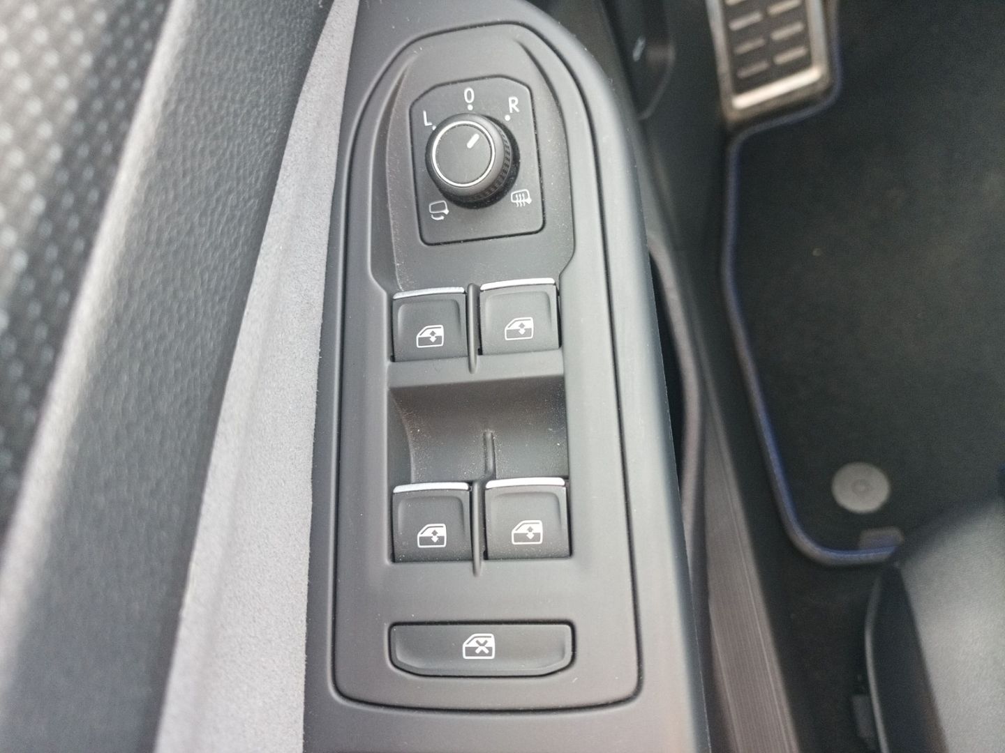 Volkswagen Golf VIII R 4Motion 2.0 TSI Ausparkassistent Sou foto 18