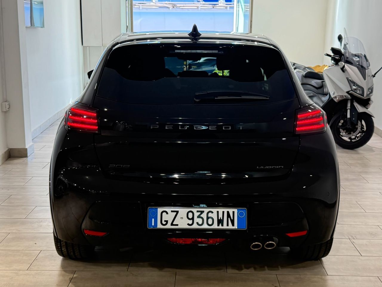 Peugeot 208 hybrid/benzina 2025 14.000 km imagem 3