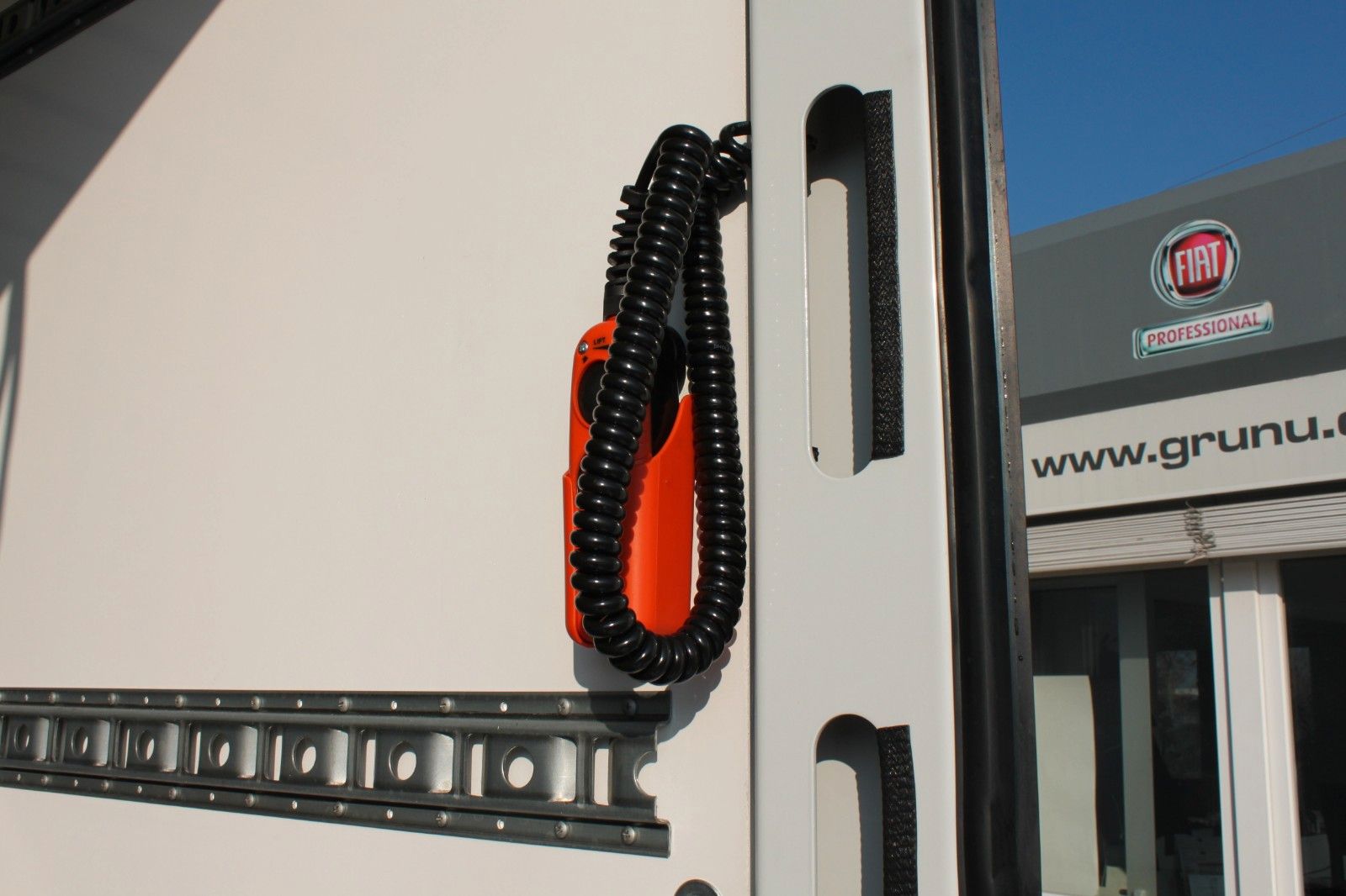 Fahrzeugabbildung Iveco 70C18HA8/P Koffer/LBW/Luftfeder