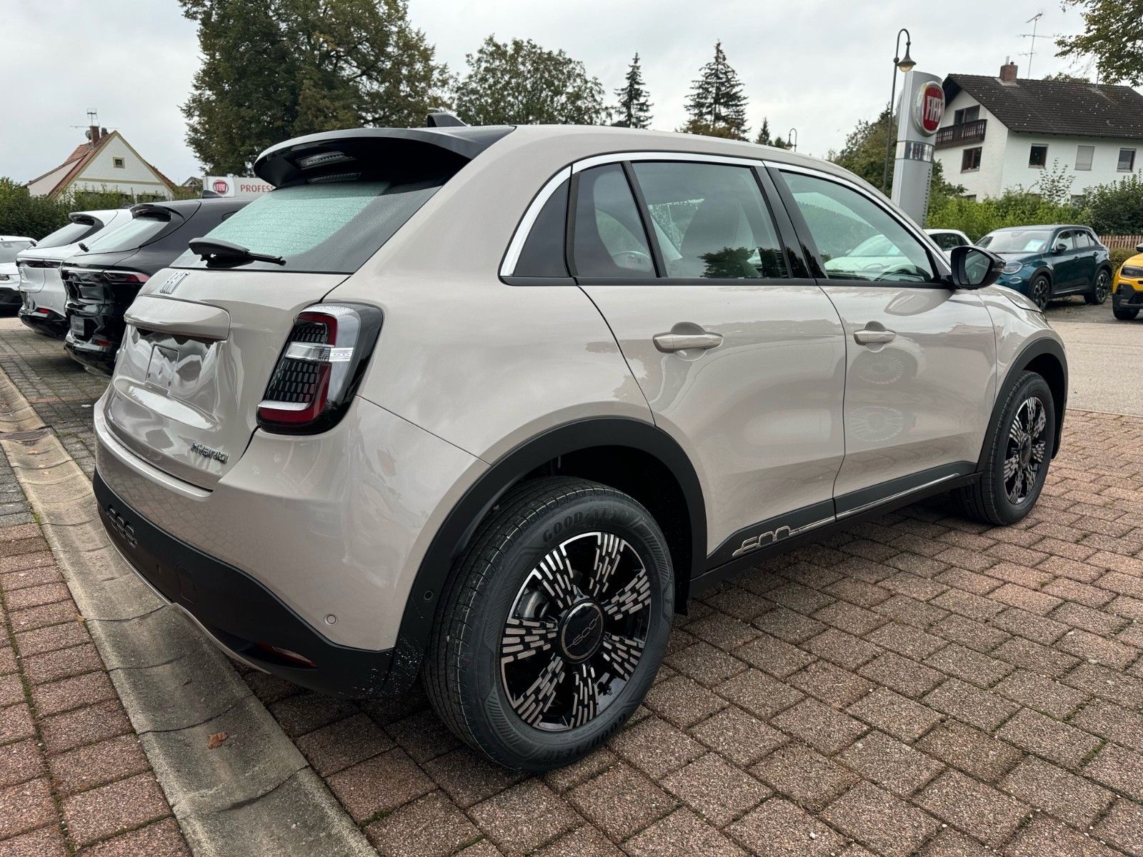 Fahrzeugabbildung Fiat 600 1.2 AUTOMATIK KAMERA SITZHEIZUNG TOTWINKEL