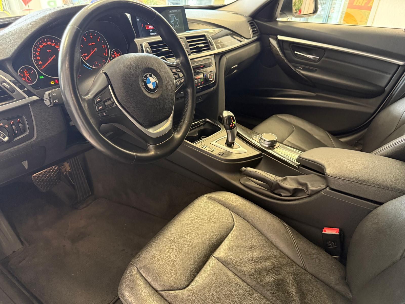 Fahrzeugabbildung BMW 320 d Luxury Line Purity / AHK / LED /PDC