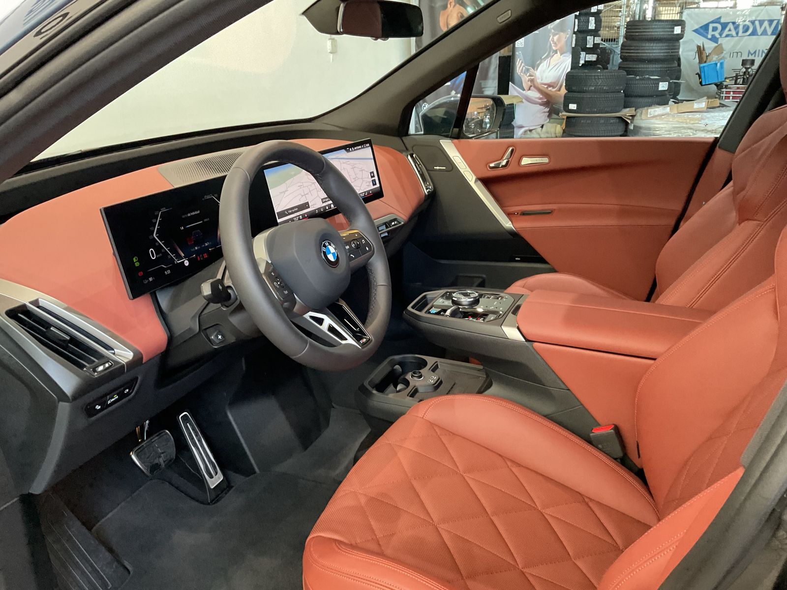 Fahrzeugeinzelansicht 10 Fahrzeugabbildung BMW iX xDrive60 |Aktivlenkung |Luftfederung |Sitzbel